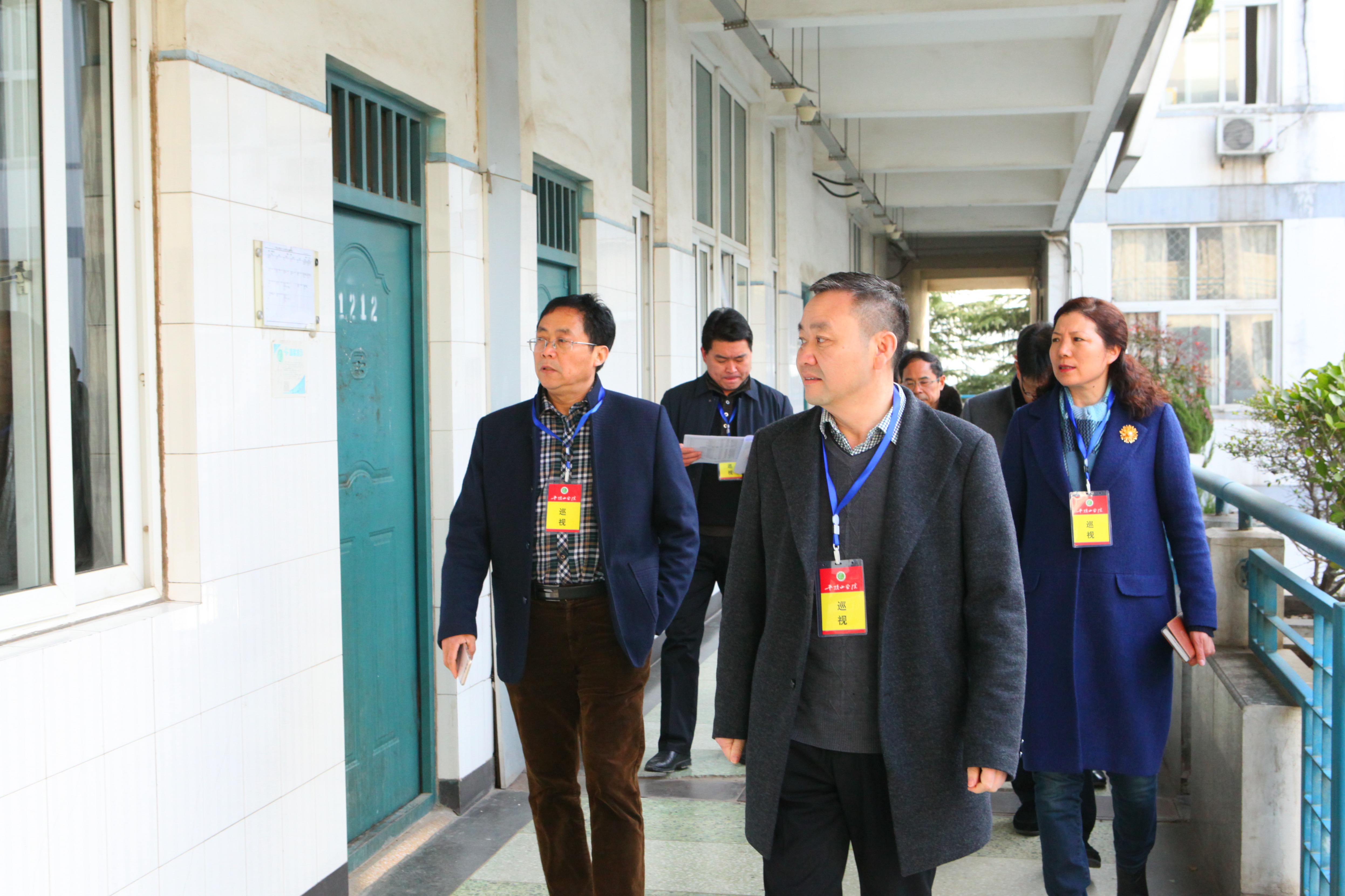 校领导检查新学期伊始各项工作