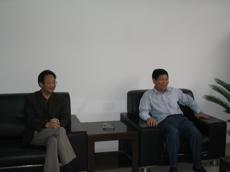 市委副书记董金友一行来我校慰问教师