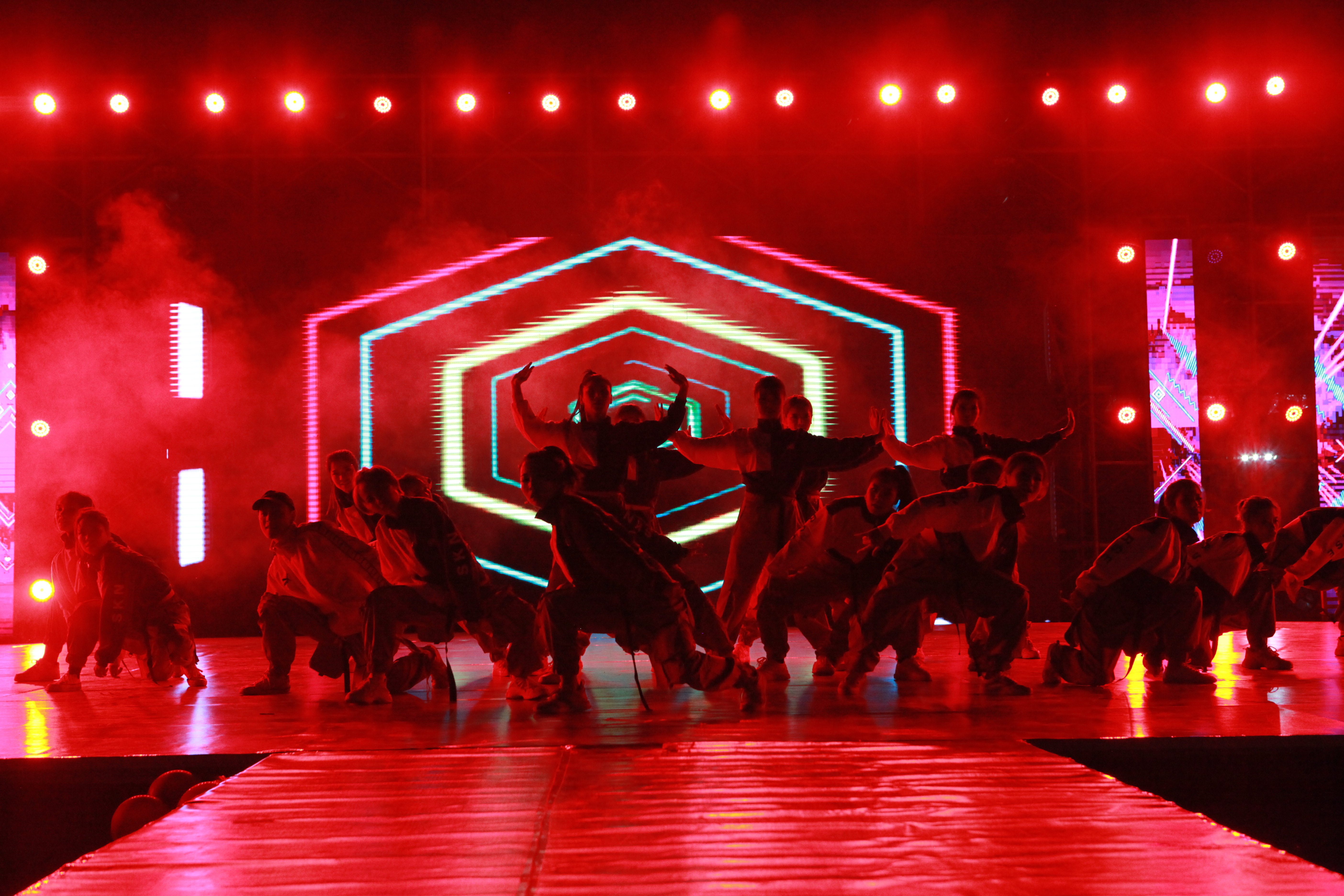 街舞表演(摄影/黄思源)