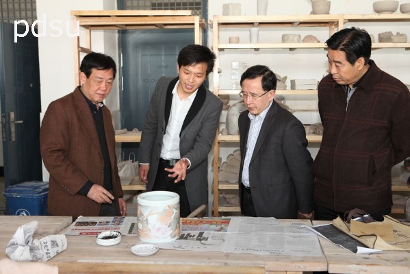市人大副主任郑枝副市长郑茂杰一行视察我校陶瓷研究所