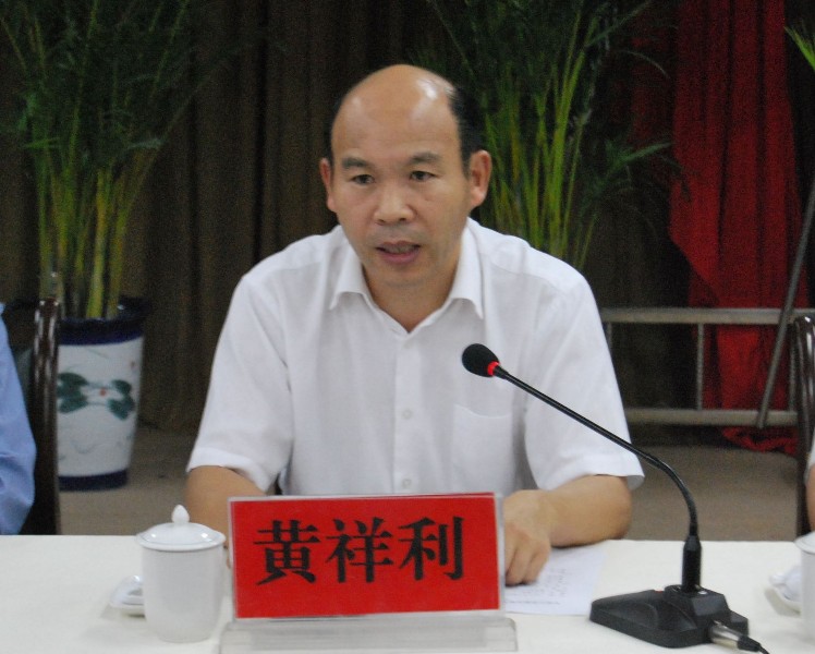 要求,他希望各单位认真学习领会黄祥利副市长和文祯中院长的讲话精神